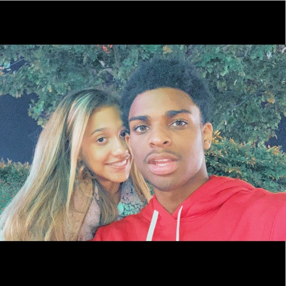 Meet your Posher, Naia - Picture 3 of 3